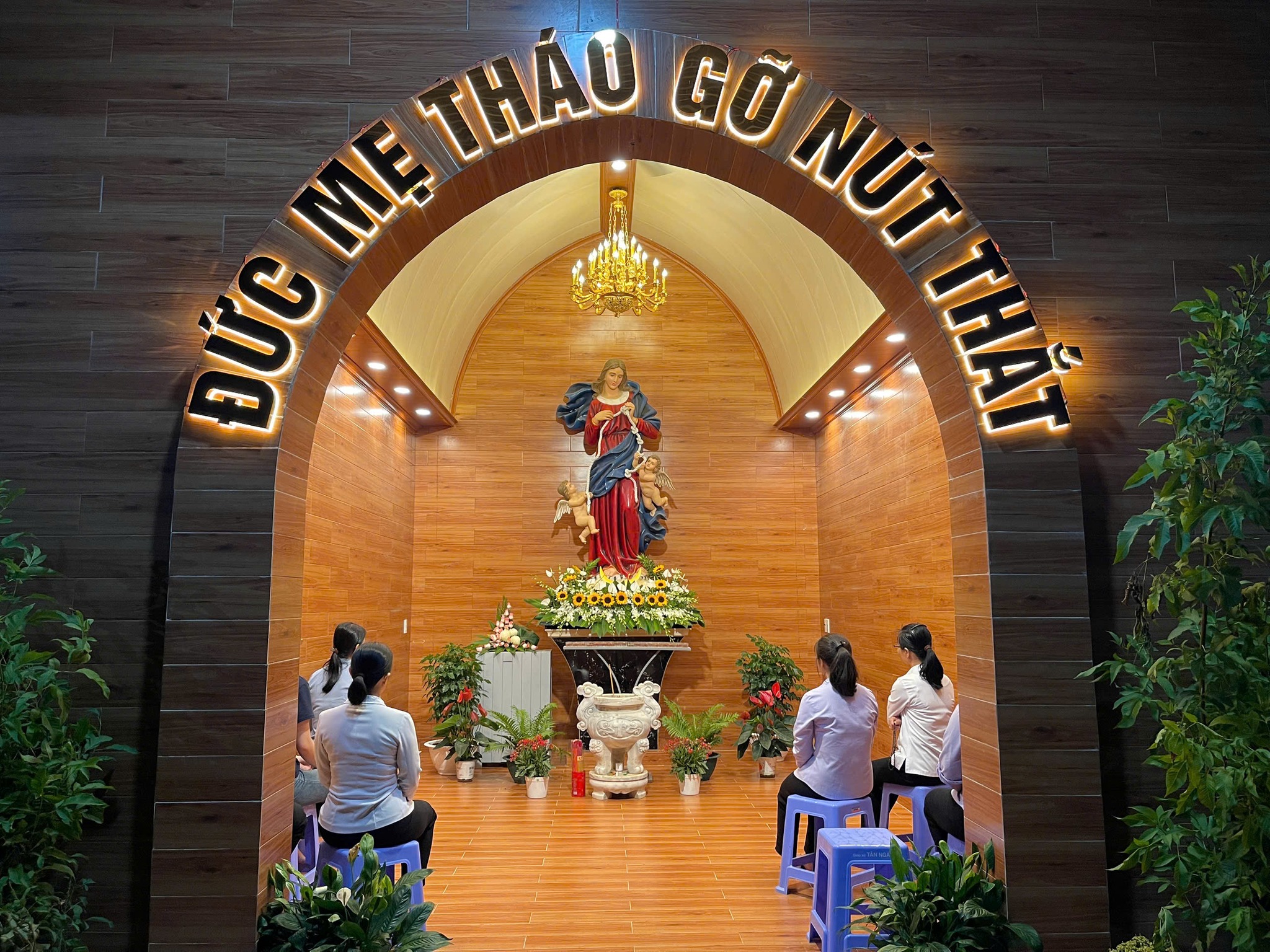 Tượng Ðức Mẹ Tháo Gỡ Nút Thắt ở Đồng Nai