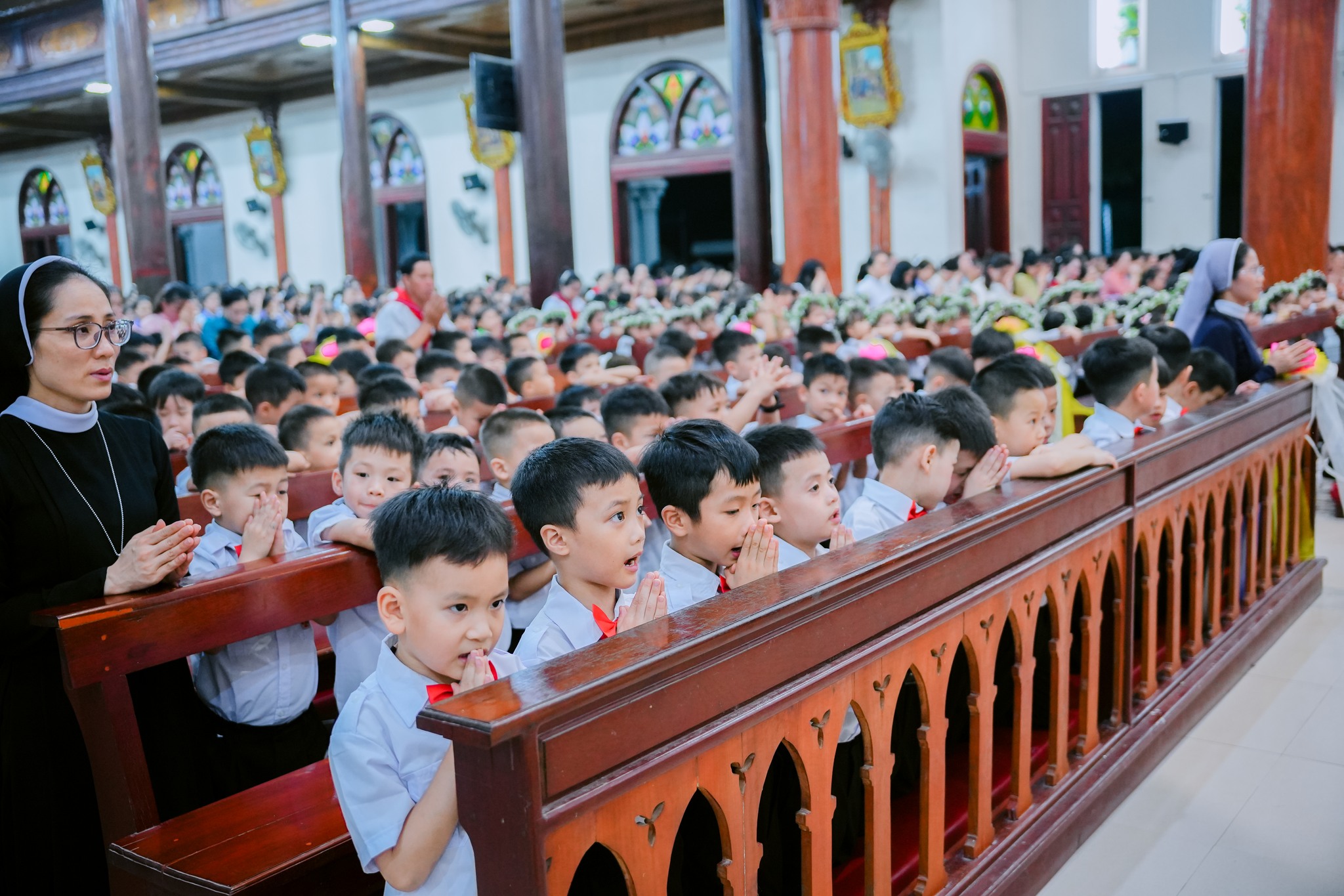 505726063_1328417845610096_3316190885289003472_n Lễ Thêm Sức vắng bóng Đức Cha, giáo dân ngậm ngùi ra về