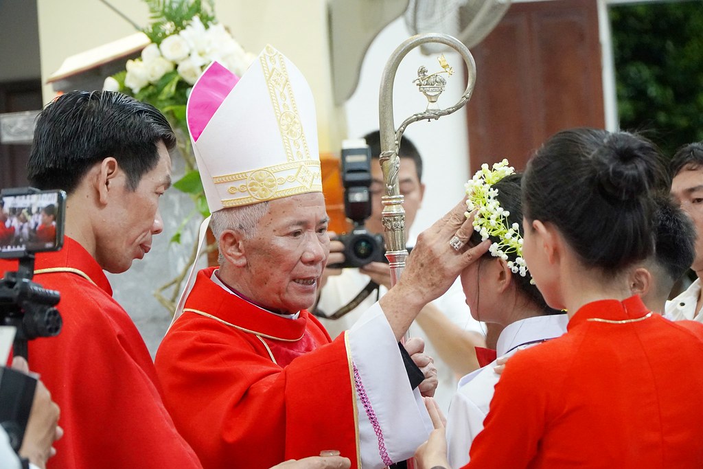 529679335_763401433095441_8055821085521628629_n Lễ Thêm Sức vắng bóng Đức Cha, giáo dân ngậm ngùi ra về