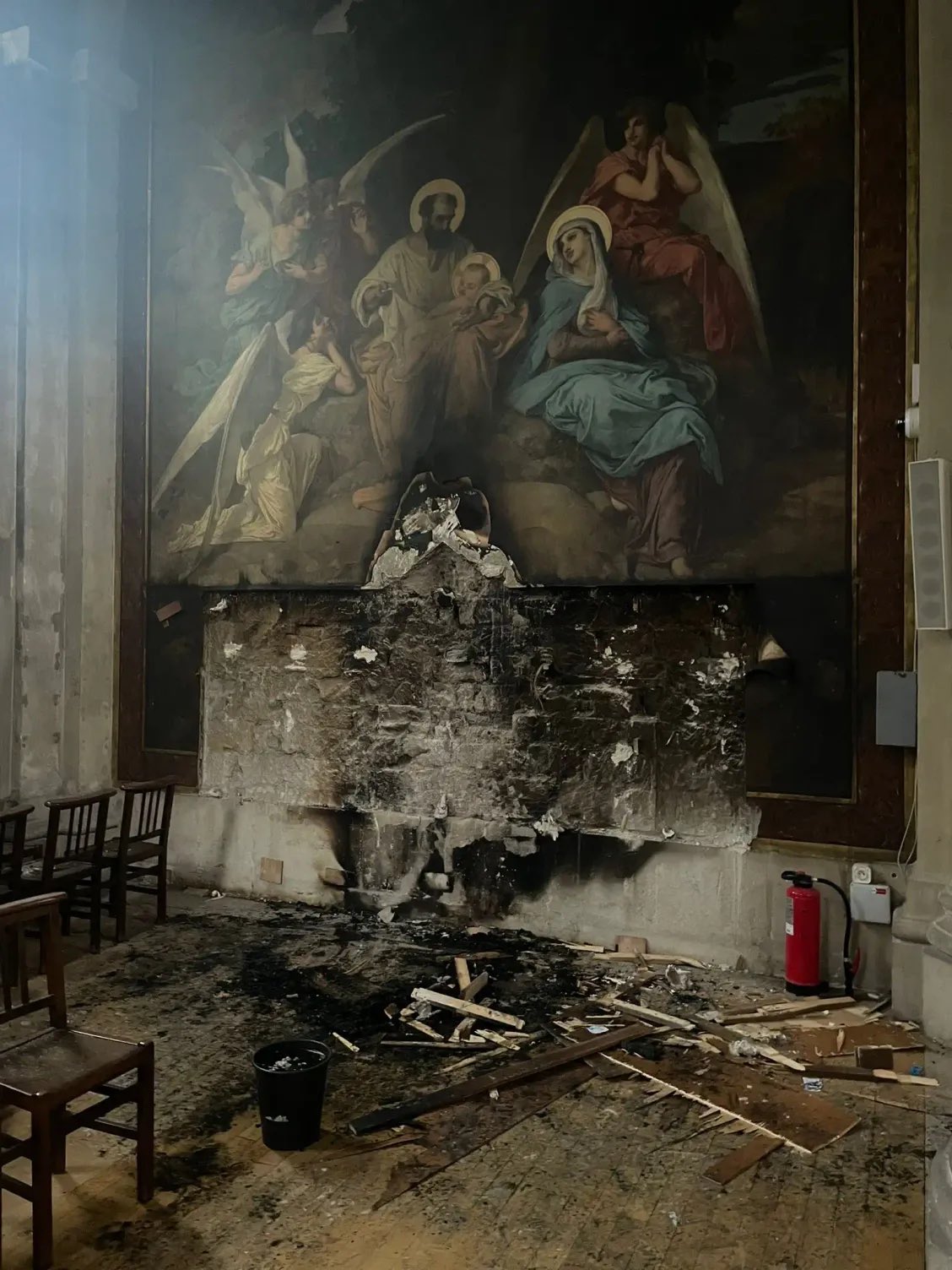 gwsyqq7xgaacevy Nhà thờ Công giáo Notre Dame des Champs ở khu Montparnasse của Paris