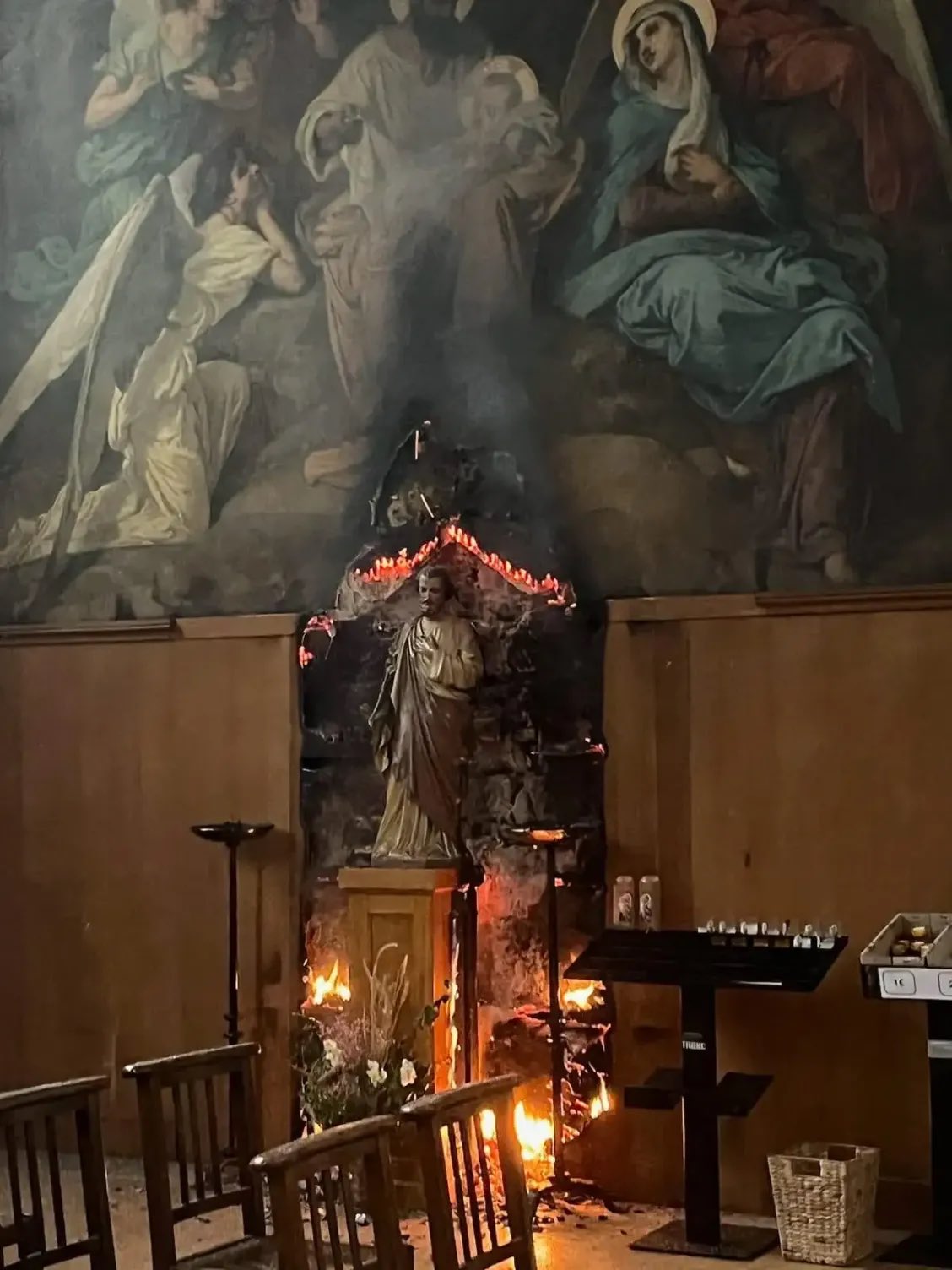 gwsyqrdxqaakw9x Nhà thờ Công giáo Notre Dame des Champs ở khu Montparnasse của Paris