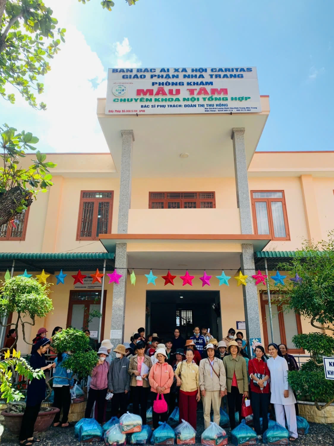 img021 Những thầy thuốc đội lúp xanh