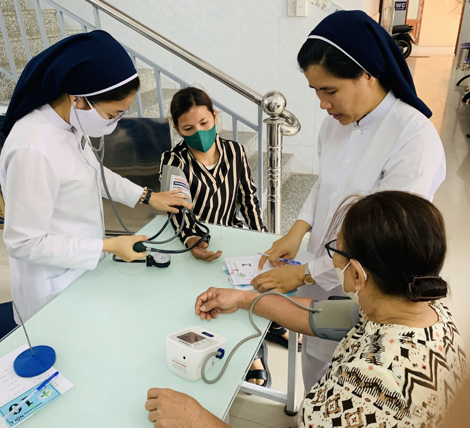 img20 Những thầy thuốc đội lúp xanh