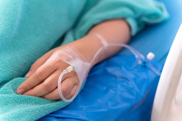 0hand-of-the-patient-is-on-drip-receiving-a-saline-solution-on-bed-vip-room-at-hospital-medical-concept-16473547-1765632648556-1765632652103728644710 Người phụ nữ ngừng tim 11 phút kể rằng đã thấy thiên đàng, địa ngục