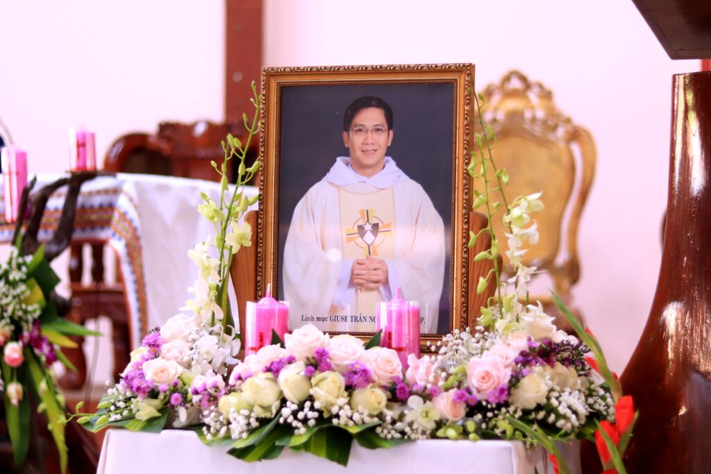 01-tl-cau-cho-cha-gs-thanh-op-0-1024x683-1 4 năm sau cái chết của Linh mục Giuse Trần Ngọc Thanh, OP