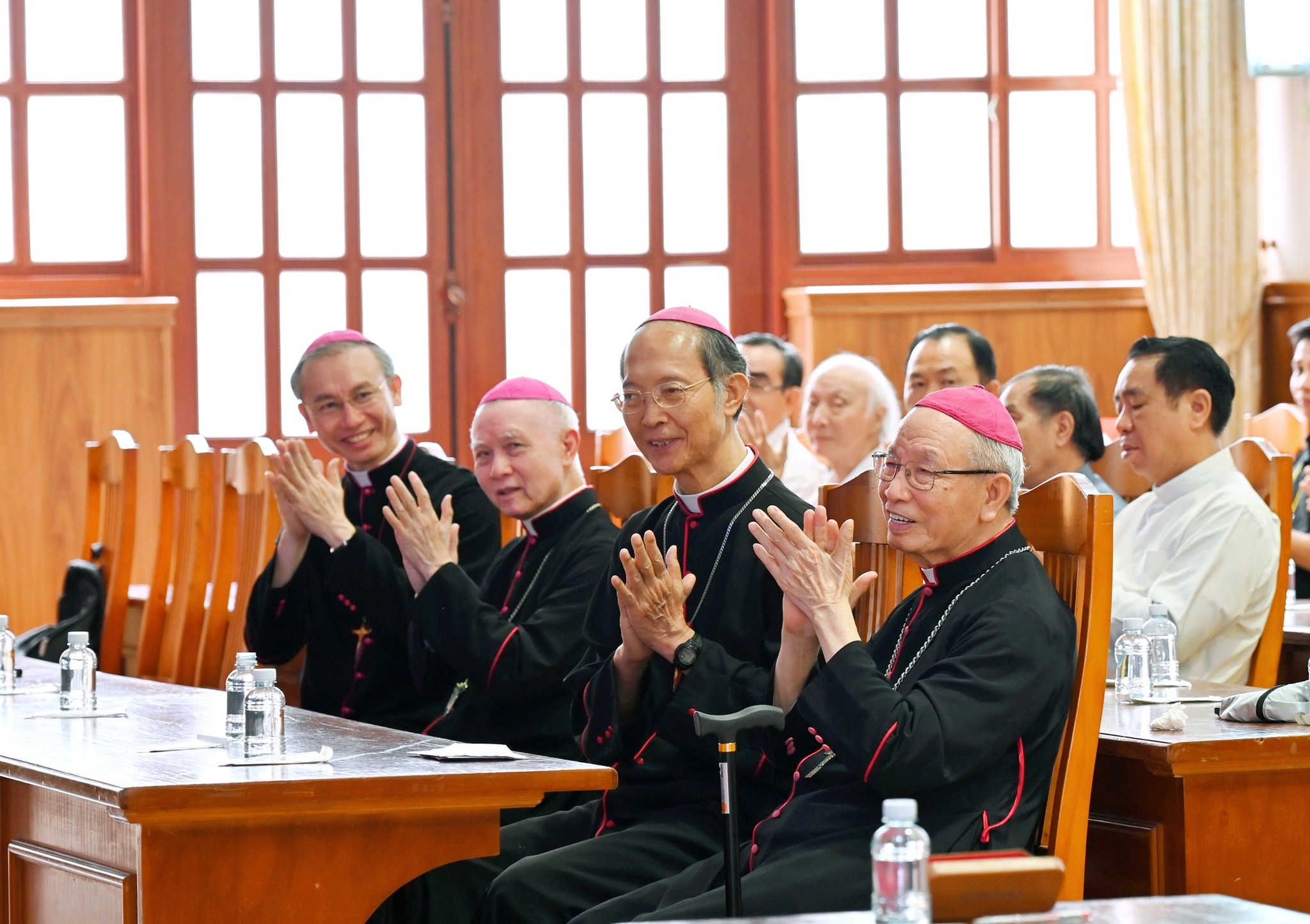 4-duc-gm-cua-giao-phan-xuan-loctu-trai-gm-phu-ta-nguyen-tuan-anh-gm-dinh-duc-dao-gm-do-van-ngan-va-gm-nguyen-chu-trinh Hai nhà văn đặc biệt của giới Công giáo