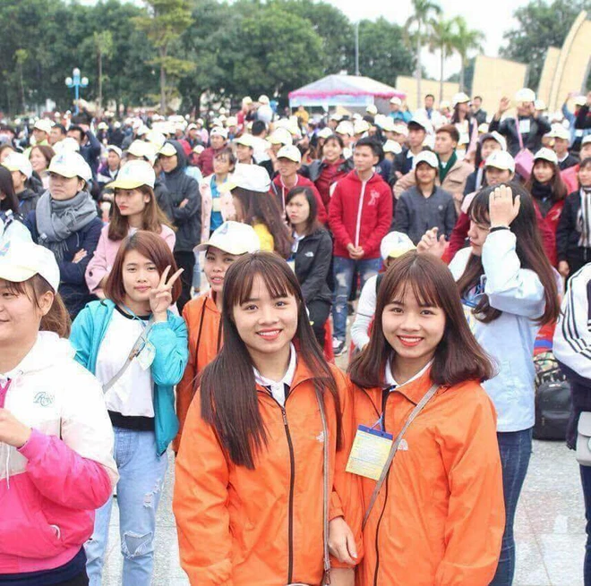 500956467413224729345925140071990605905920n-1547877148879648268843 2 chị em Công giáo sinh đôi học cùng trường, lấy chồng cùng một ngày