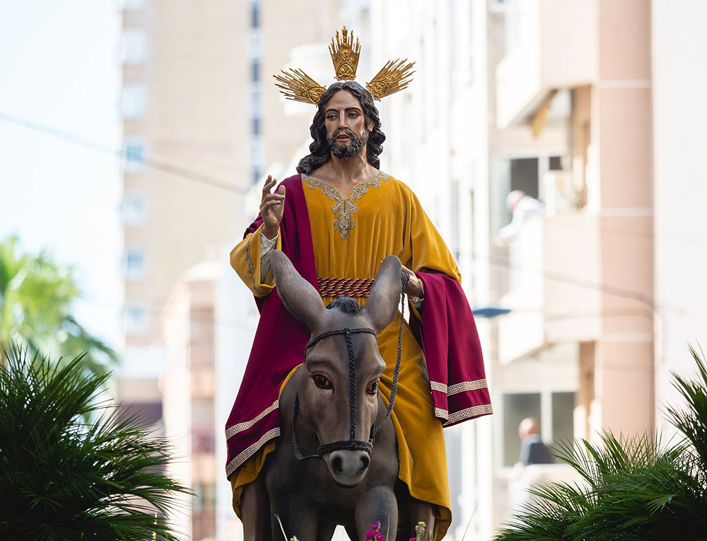 palm-sunday-reflection-2020-keep-your-eye-on-the-donkey-1 Vì sao Chúa Giêsu cưỡi lừa trong Chúa Nhật Lễ Lá?