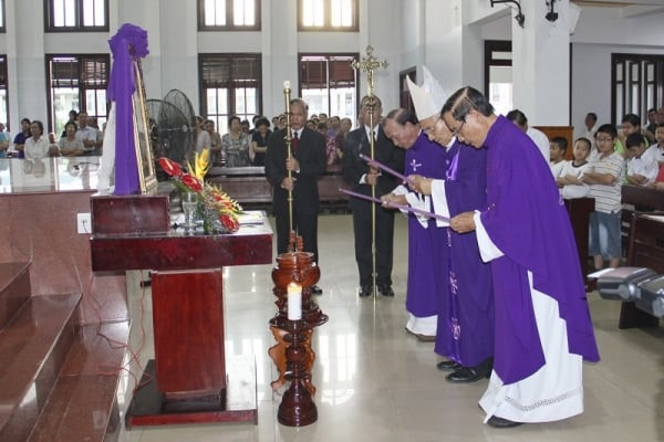 Chọn giỗ - dâng lễ 49 ngày - 100 ngày có sai và bất ổn?